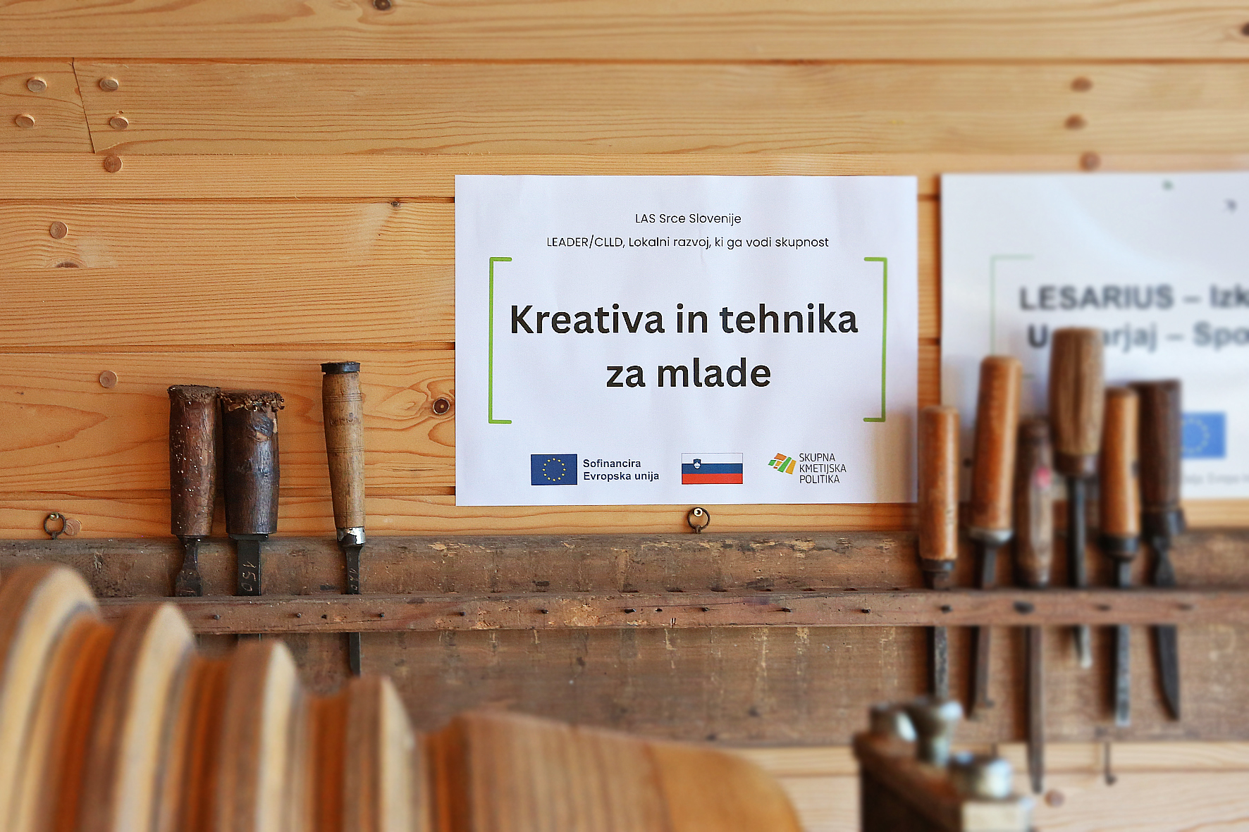Projekt Kreativa in tehnika za mlade od 12 do 18 let, v izvedbi Lesariusa, KIKštarterja in Zavoda 1-2-3