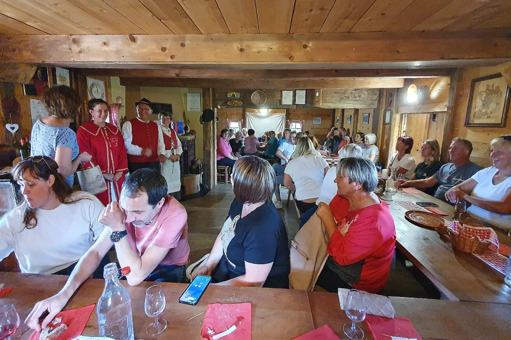 Strokovna ekskurzija turističnih ponudnikov po Dolenjski_muzej Lesarius_08.09 (14) Strokovne ekskurzije po Dolenjski se je udeležil tudi muzej Lesarius - kot turistični ponudnik