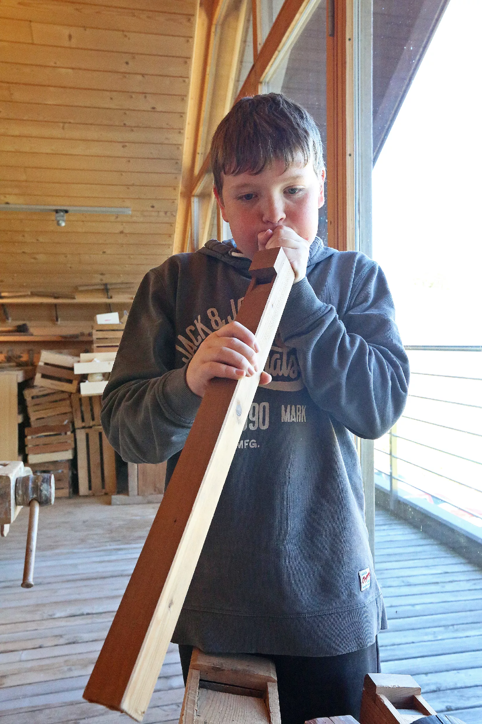 28.10.2025_Tehnika in kreativa_LESARIUS (11) Delavnice so del projekta Kreativa in tehnika za mlade, ki ga sofinancirata Evropska unija in Republika Slovenija v okviru Strateškega načrta skupne kmetijske politike 2023–2027 preko LAS Srce Slovenije.