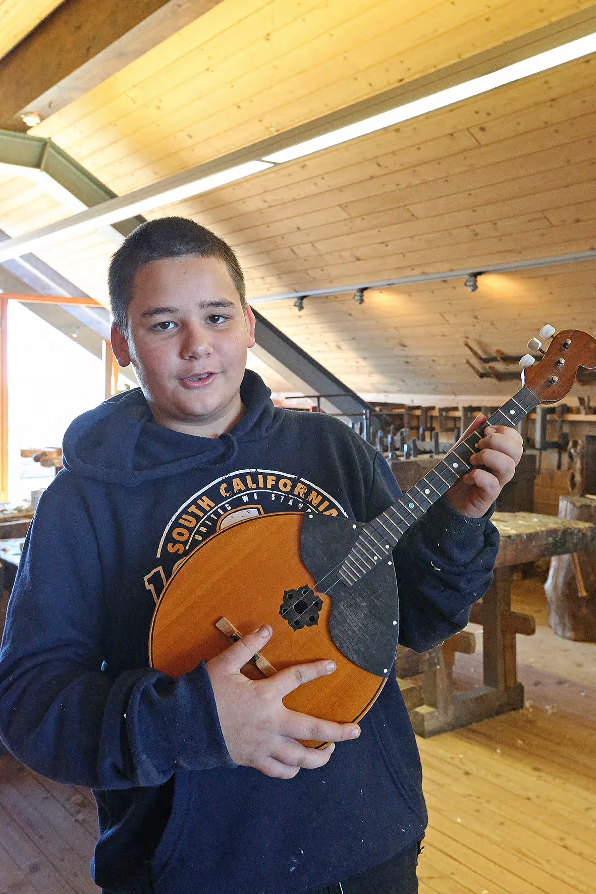 28.10.2025_Tehnika in kreativa_LESARIUS (13) Delavnice so del projekta Kreativa in tehnika za mlade, ki ga sofinancirata Evropska unija in Republika Slovenija v okviru Strateškega načrta skupne kmetijske politike 2023–2027 preko LAS Srce Slovenije.