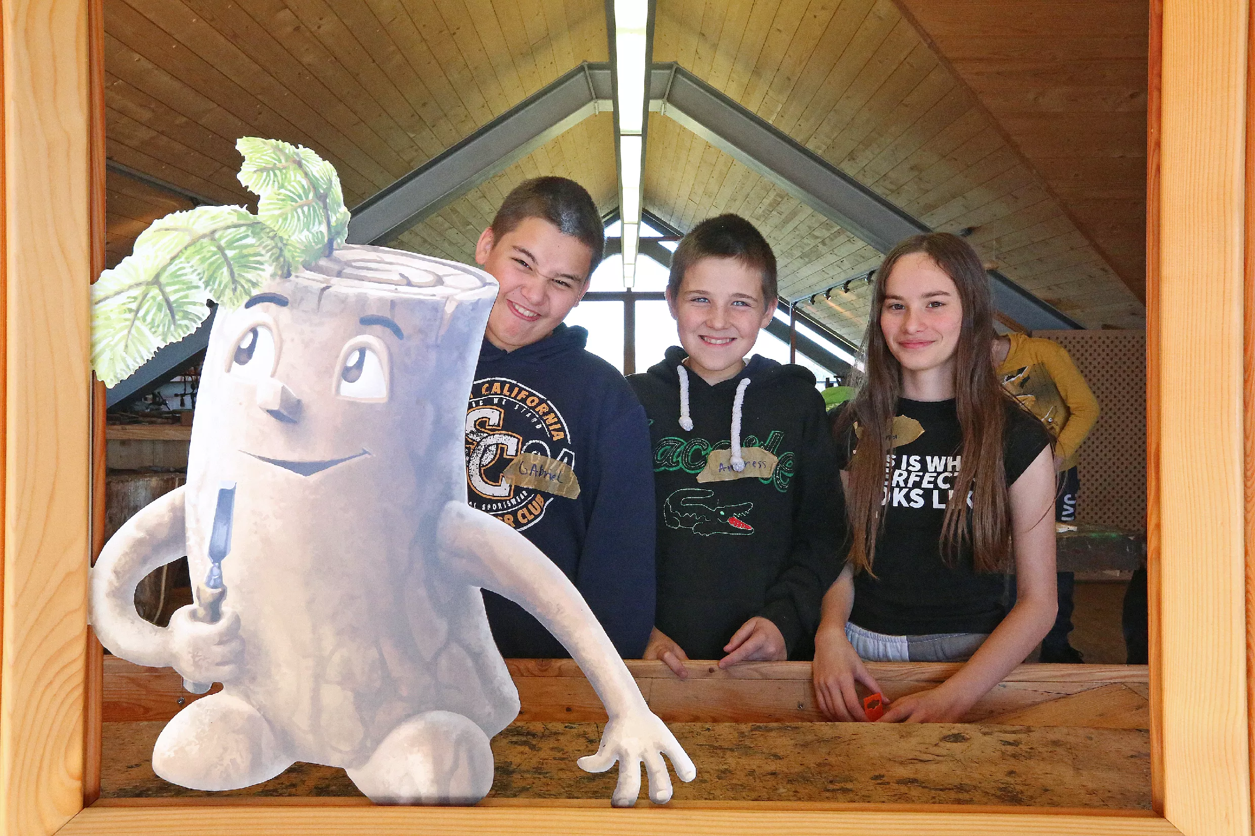 28.10.2025_Tehnika in kreativa_LESARIUS (20) Delavnice so del projekta Kreativa in tehnika za mlade, ki ga sofinancirata Evropska unija in Republika Slovenija v okviru Strateškega načrta skupne kmetijske politike 2023–2027 preko LAS Srce Slovenije.