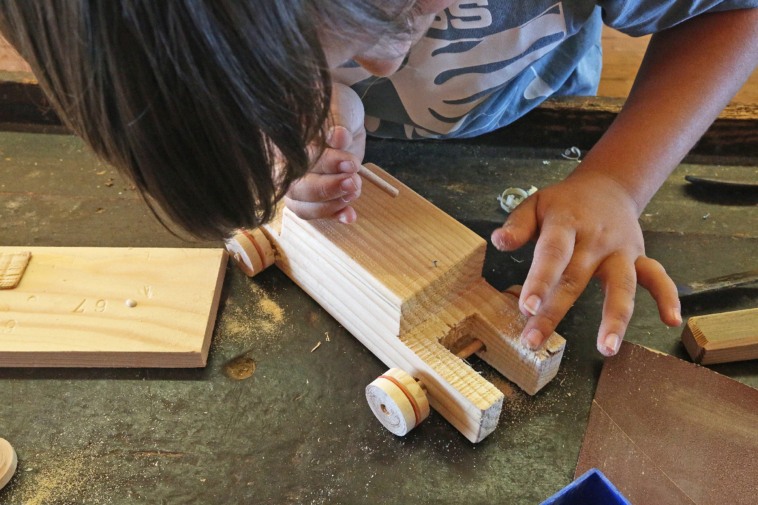 Delavnice so del projekta Kreativa in tehnika za mlade, ki ga sofinancirata Evropska unija in Republika Slovenija v okviru Strateškega načrta skupne kmetijske politike 2023–2027 preko LAS Srce Slovenije.