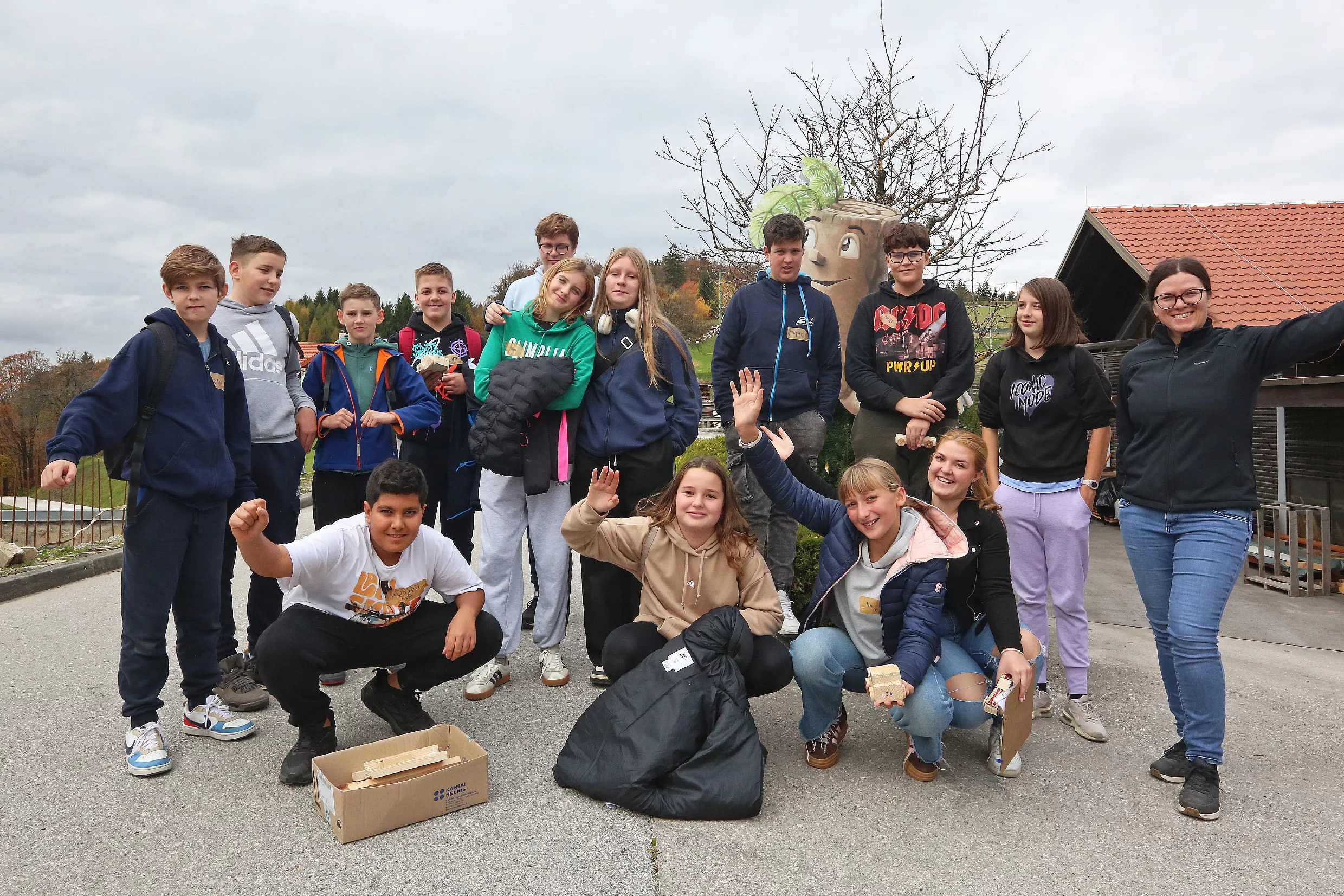 29.10.2025_Tehnika in kreativa_LESARIUS (1) Delavnice so del projekta Kreativa in tehnika za mlade, ki ga sofinancirata Evropska unija in Republika Slovenija v okviru Strateškega načrta skupne kmetijske politike 2023–2027 preko LAS Srce Slovenije.