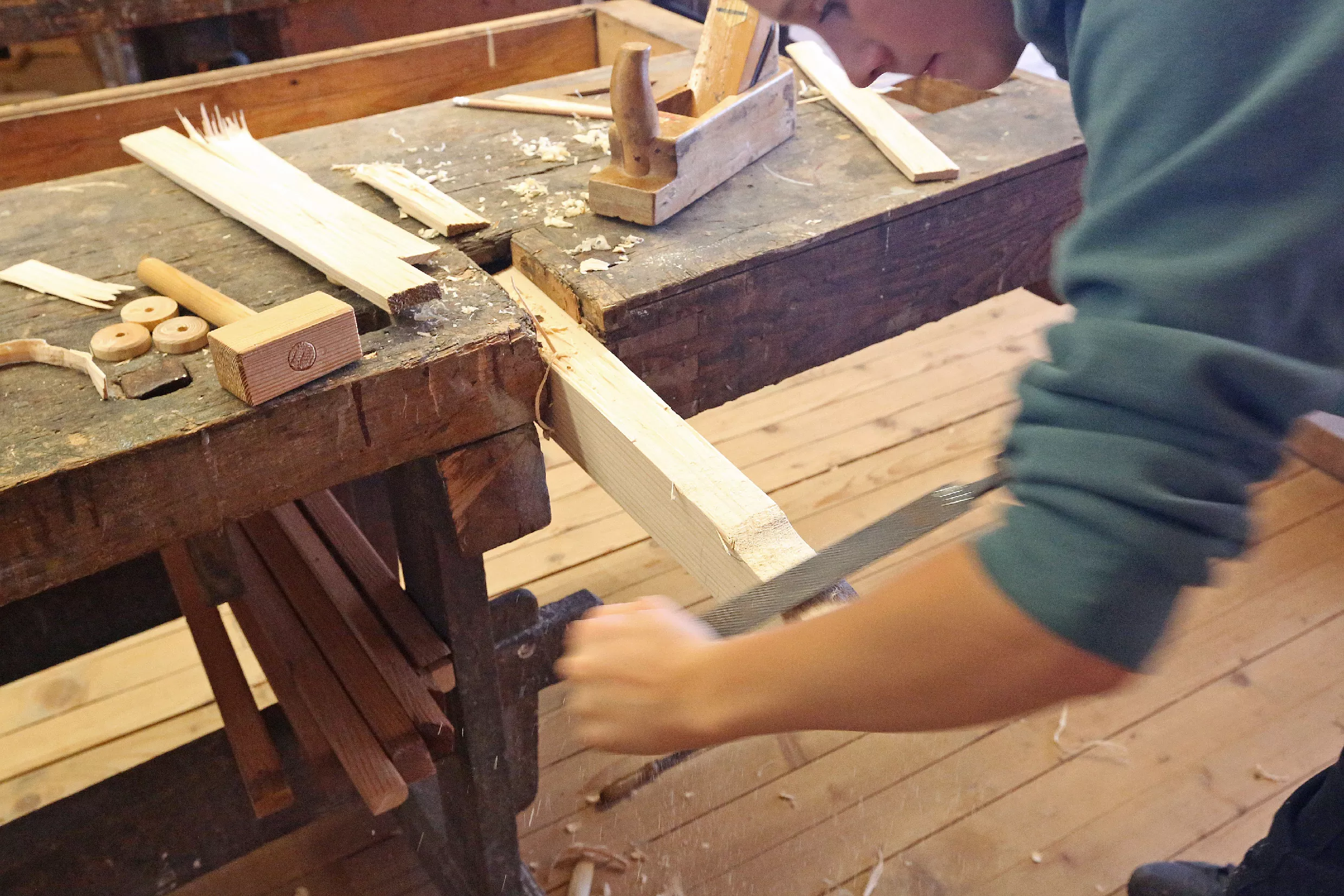 29.10.2025_Tehnika in kreativa_LESARIUS (14) Delavnice v muzeju Lesarius so del projekta Kreativa in tehnika za mlade, ki ga sofinancirata Evropska unija in Republika Slovenija v okviru Strateškega načrta skupne kmetijske politike 2023–2027 preko LAS Srce Slovenije.