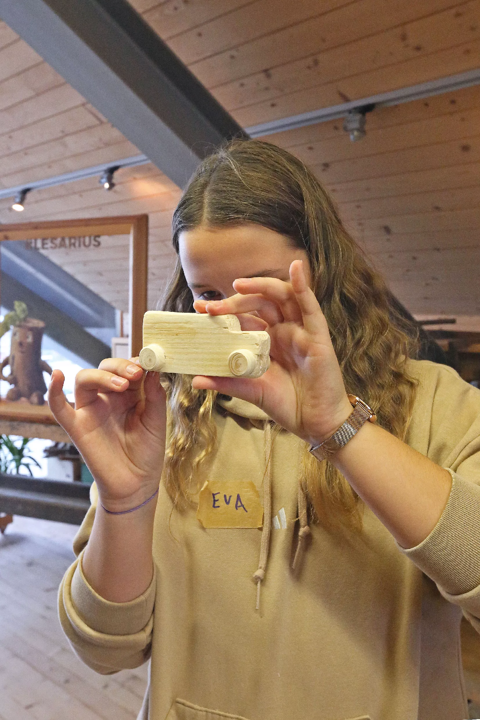 29.10.2025_Tehnika in kreativa_LESARIUS (22) Delavnice v muzeju Lesarius so del projekta Kreativa in tehnika za mlade, ki ga sofinancirata Evropska unija in Republika Slovenija v okviru Strateškega načrta skupne kmetijske politike 2023–2027 preko LAS Srce Slovenije.