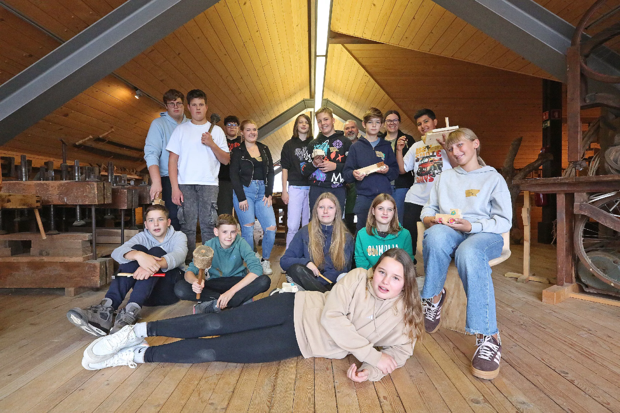 29.10.2025_Tehnika in kreativa_LESARIUS (29) Delavnice v muzeju Lesarius so del projekta Kreativa in tehnika za mlade, ki ga sofinancirata Evropska unija in Republika Slovenija v okviru Strateškega načrta skupne kmetijske politike 2023–2027 preko LAS Srce Slovenije.