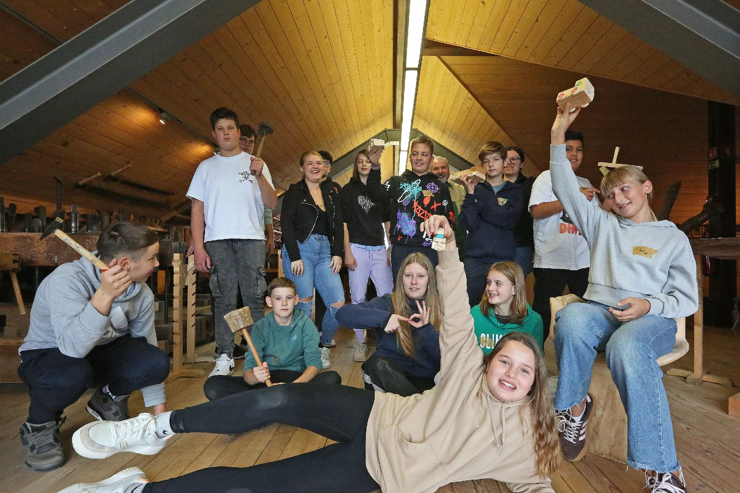 29.10.2025_Tehnika in kreativa_LESARIUS (30) Delavnice so del projekta Kreativa in tehnika za mlade, ki ga sofinancirata Evropska unija in Republika Slovenija v okviru Strateškega načrta skupne kmetijske politike 2023–2027 preko LAS Srce Slovenije.