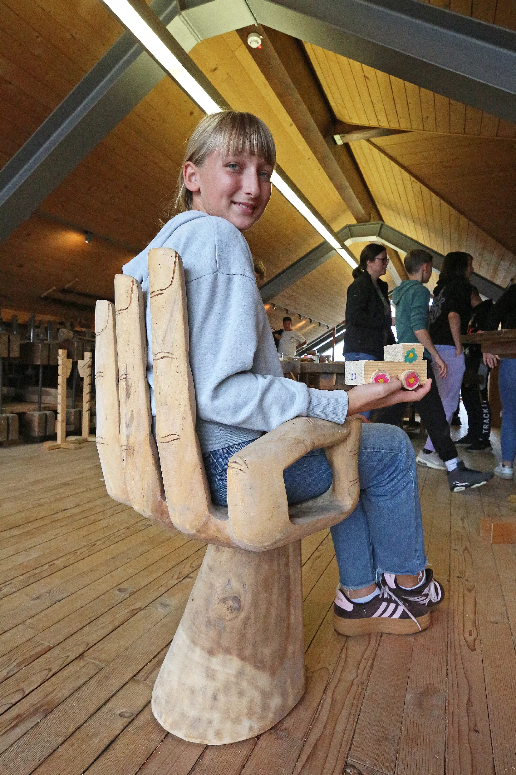 29.10.2025_Tehnika in kreativa_LESARIUS (31) Delavnice v muzeju Lesarius so del projekta Kreativa in tehnika za mlade, ki ga sofinancirata Evropska unija in Republika Slovenija v okviru Strateškega načrta skupne kmetijske politike 2023–2027 preko LAS Srce Slovenije.