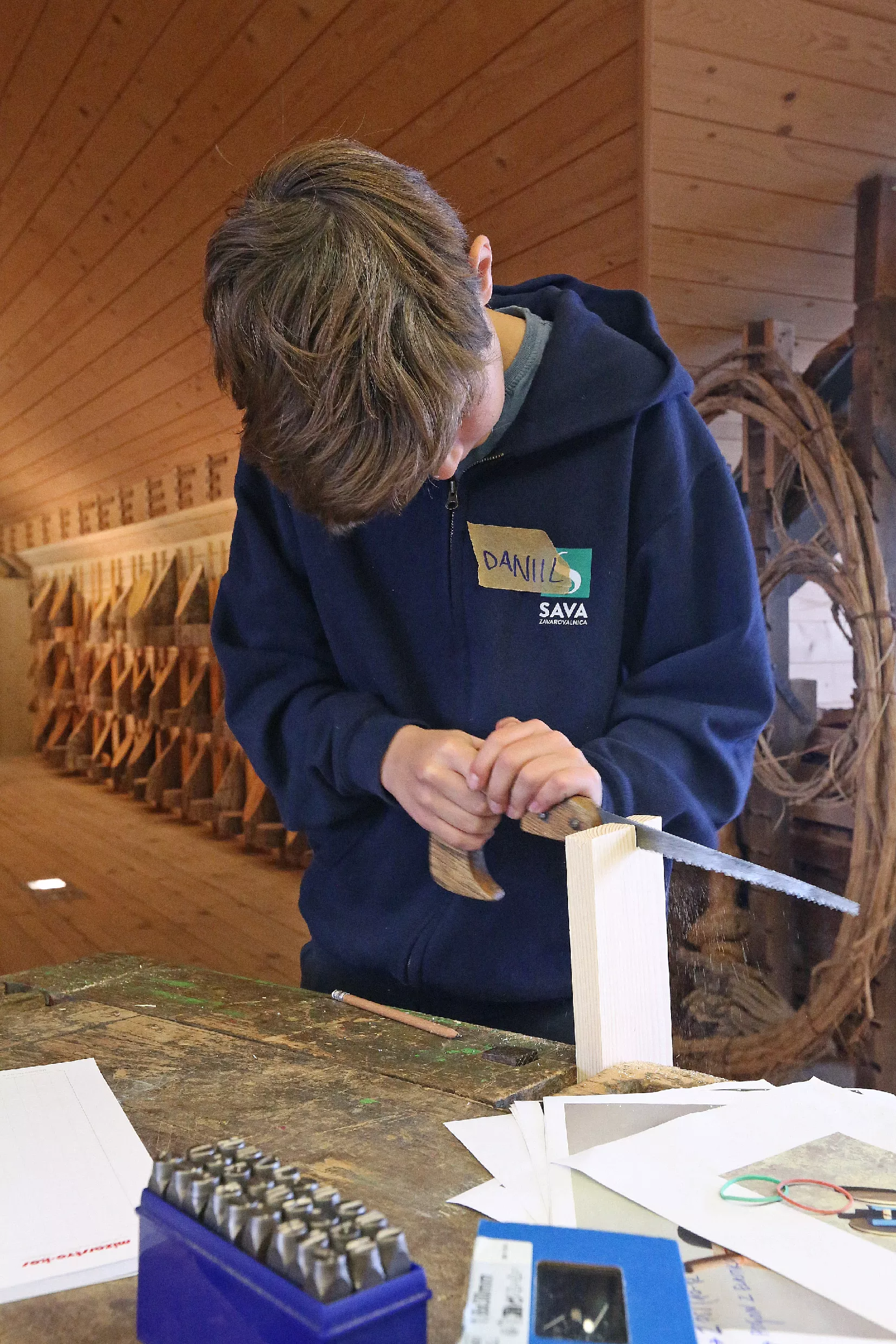 29.10.2025_Tehnika in kreativa_LESARIUS (7) Delavnice v muzeju Lesarius so del projekta Kreativa in tehnika za mlade, ki ga sofinancirata Evropska unija in Republika Slovenija v okviru Strateškega načrta skupne kmetijske politike 2023–2027 preko LAS Srce Slovenije.