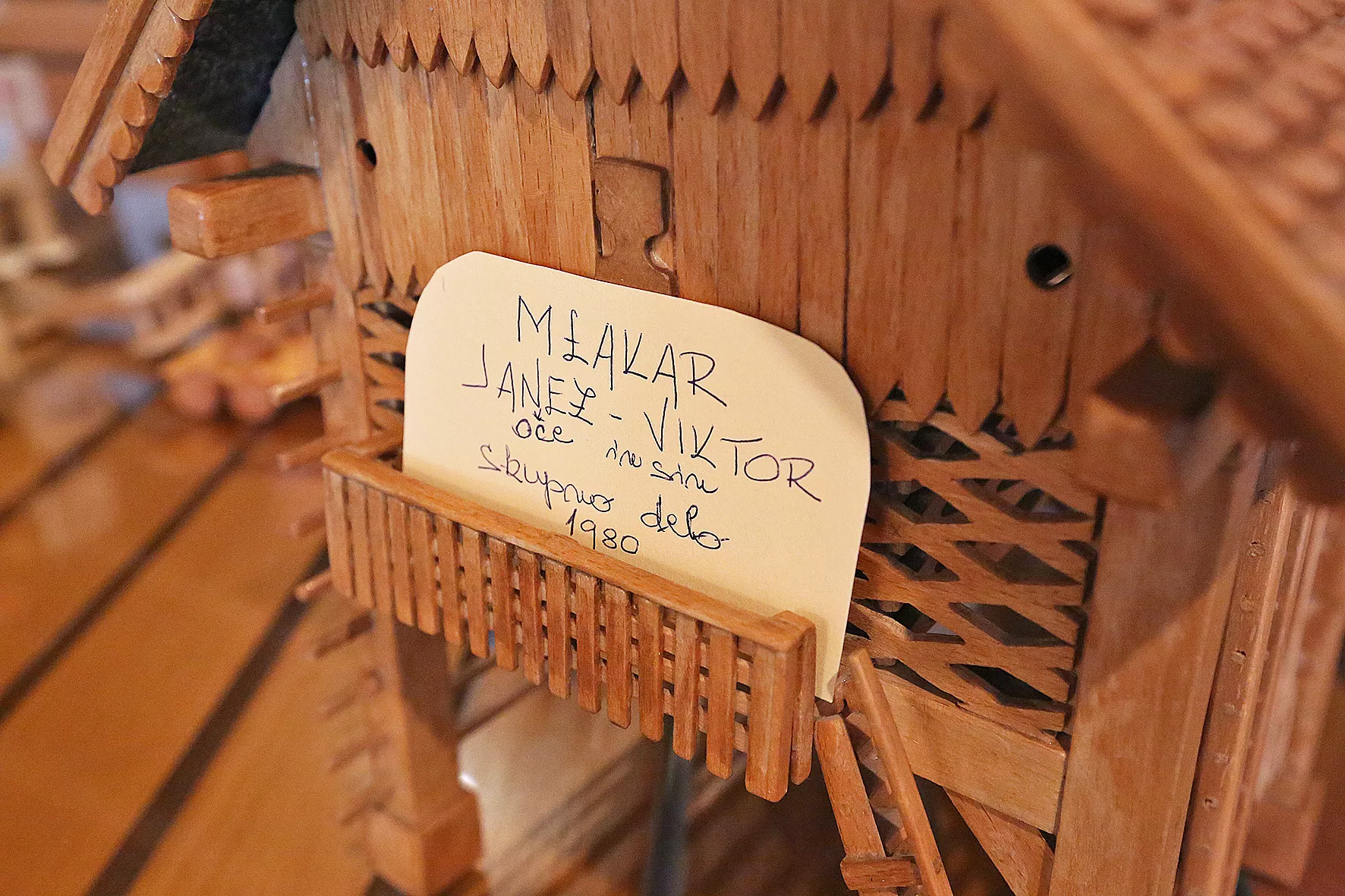 Klub ljubitelje tehnike Trbovlje na obisku v Lesariusu, Mizarstvu Kos in Centru za zunanjo ureditev