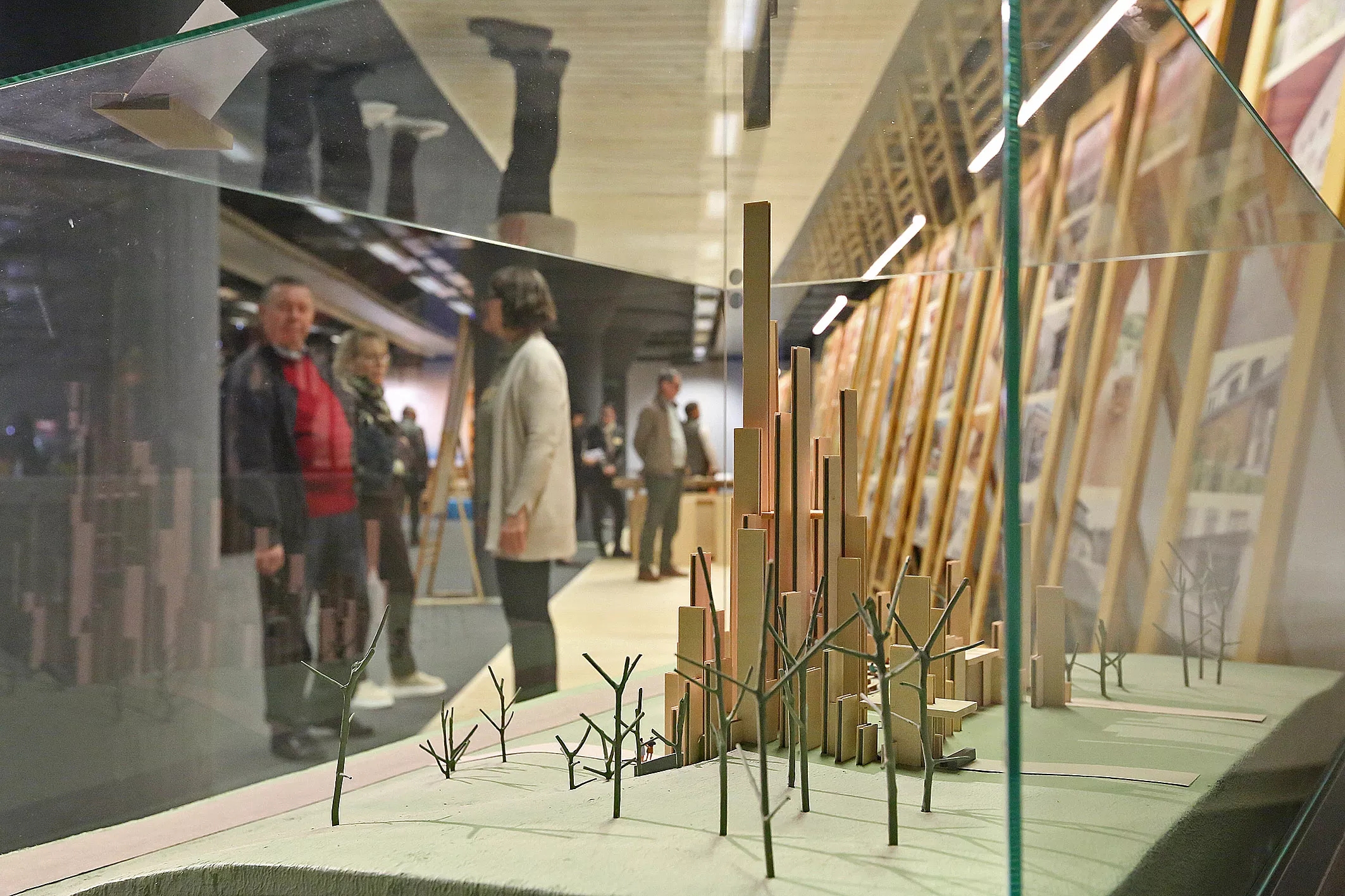 Sejem Ambient in dom plus_ (10) Sejem Ambient in dom plus, razstavni prostor Mizarstva Kos, Centra za zunanjo ureditev in Muzeja Lesarius. Razstava lesenih in celostnih zunanjih preobrazb oziroma prenov načrtovanih in izvedenih v Sloveniji