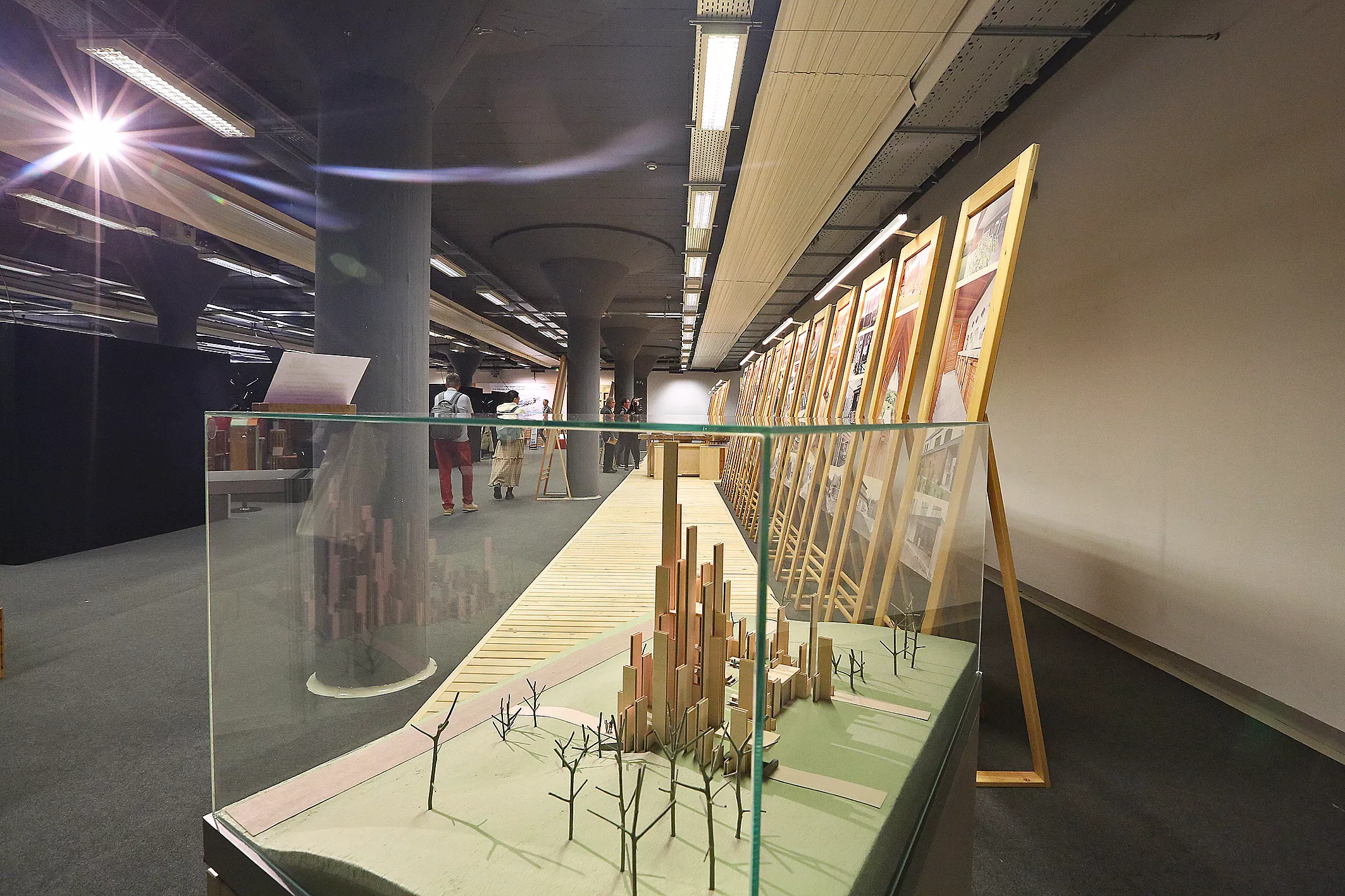 Sejem Ambient in dom plus, razstavni prostor Mizarstva Kos, Centra za zunanjo ureditev in Muzeja Lesarius. Razstava lesenih in celostnih zunanjih preobrazb oziroma prenov načrtovanih in izvedenih v Sloveniji