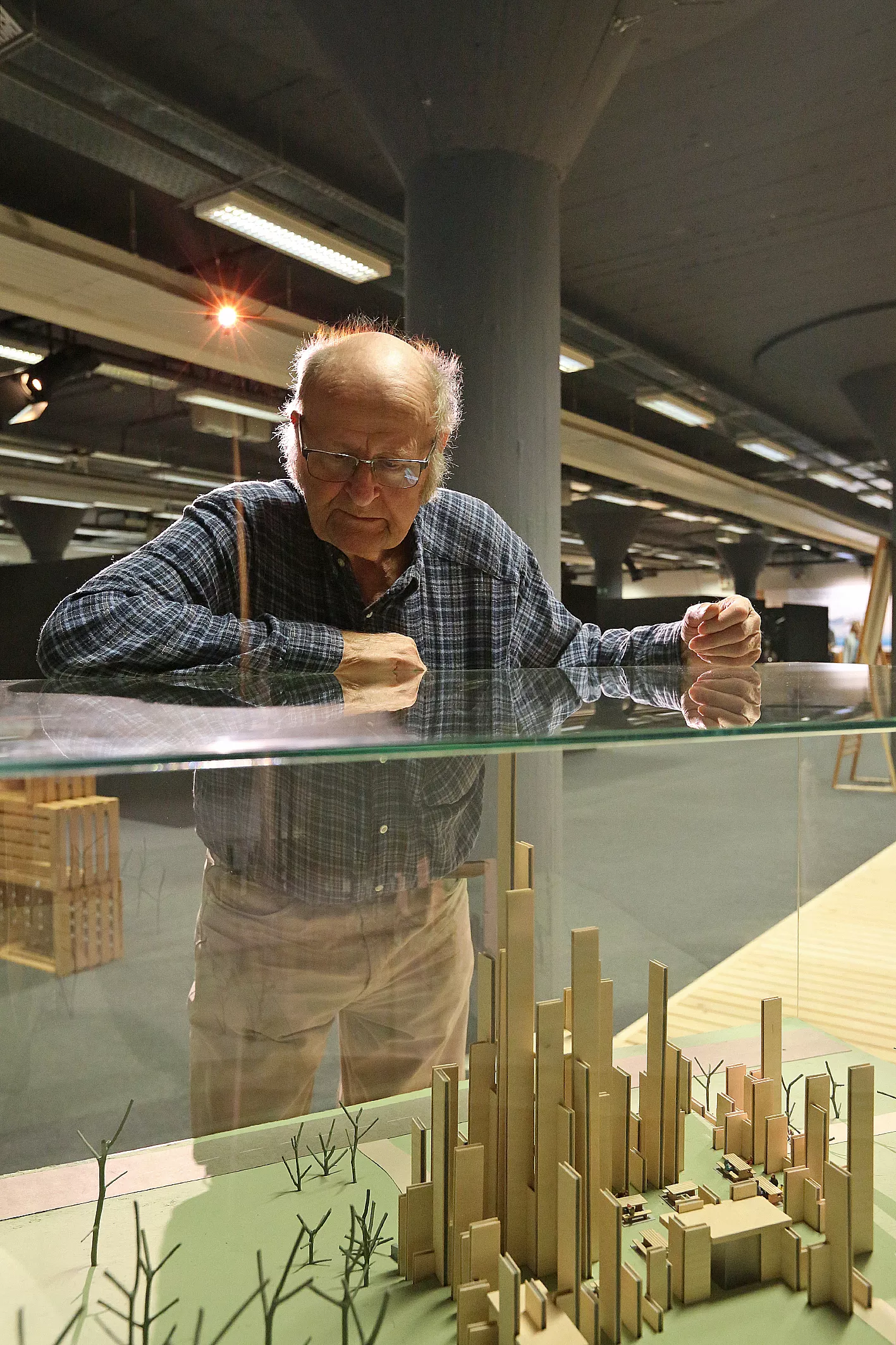 Sejem Ambient in dom plus_ (37) Sejem Ambient in dom plus. Peter Ogolerec, maketar in arhitekt ki je ustvaril maketo Vetrnih orgel