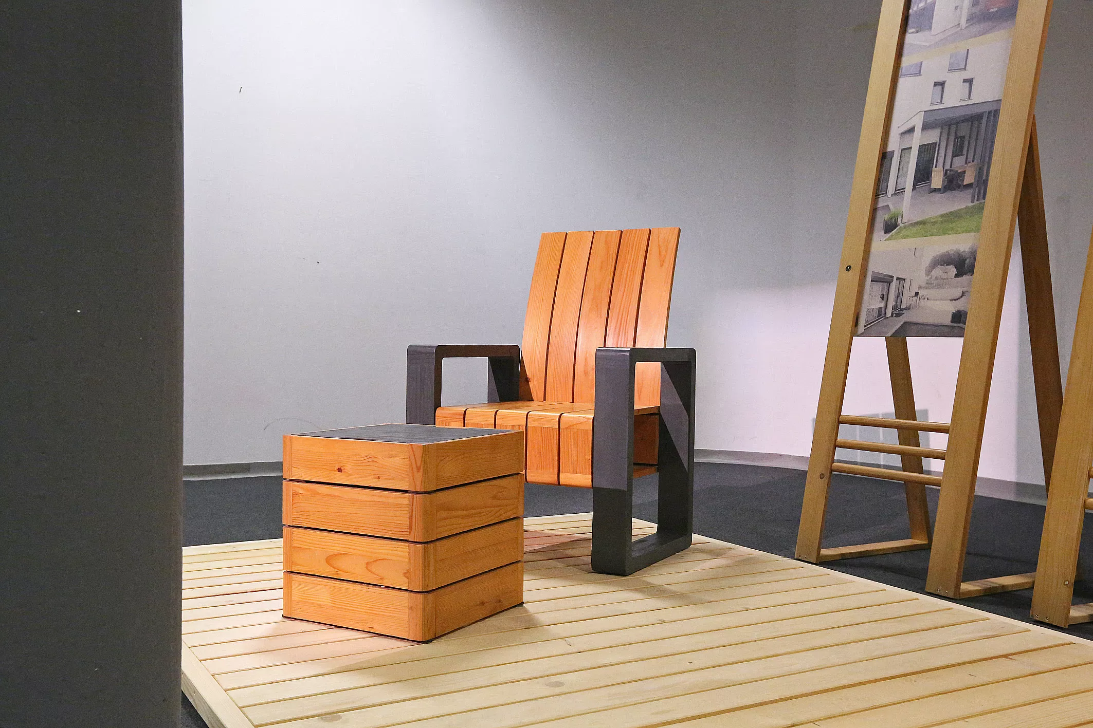 Sejem Ambient in dom plus_ (6) Sejem Ambient in dom plus, razstavni prostor Mizarstva Kos, Centra za zunanjo ureditev in Muzeja Lesarius. Razstava lesenih in celostnih zunanjih preobrazb oziroma prenov načrtovanih in izvedenih v Sloveniji