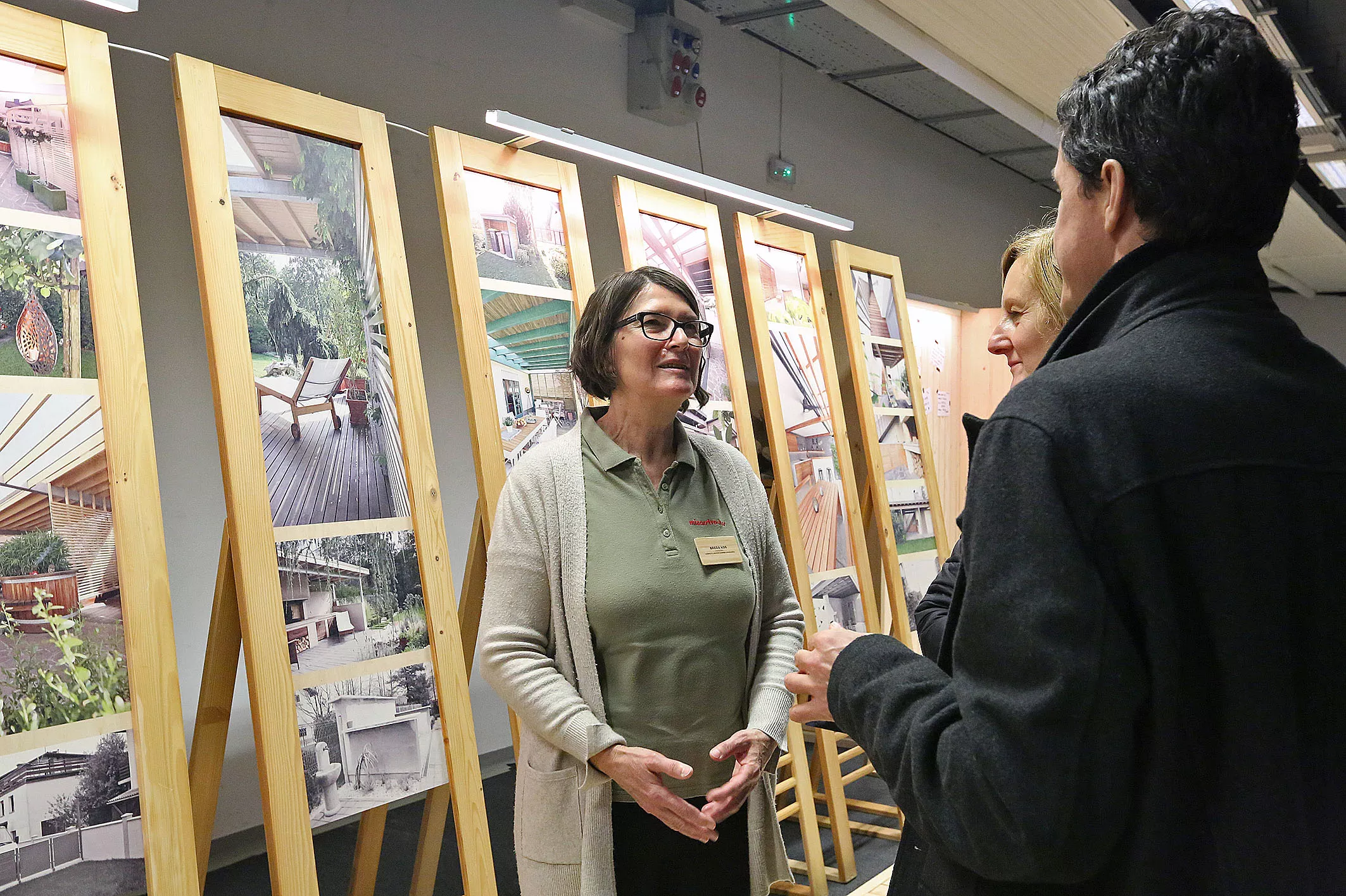 Sejem Ambient in dom plus_ (7) Sejem Ambient in dom plus, razstavni prostor Mizarstva Kos, Centra za zunanjo ureditev in Muzeja Lesarius. Razstava lesenih in celostnih zunanjih preobrazb oziroma prenov načrtovanih in izvedenih v Sloveniji