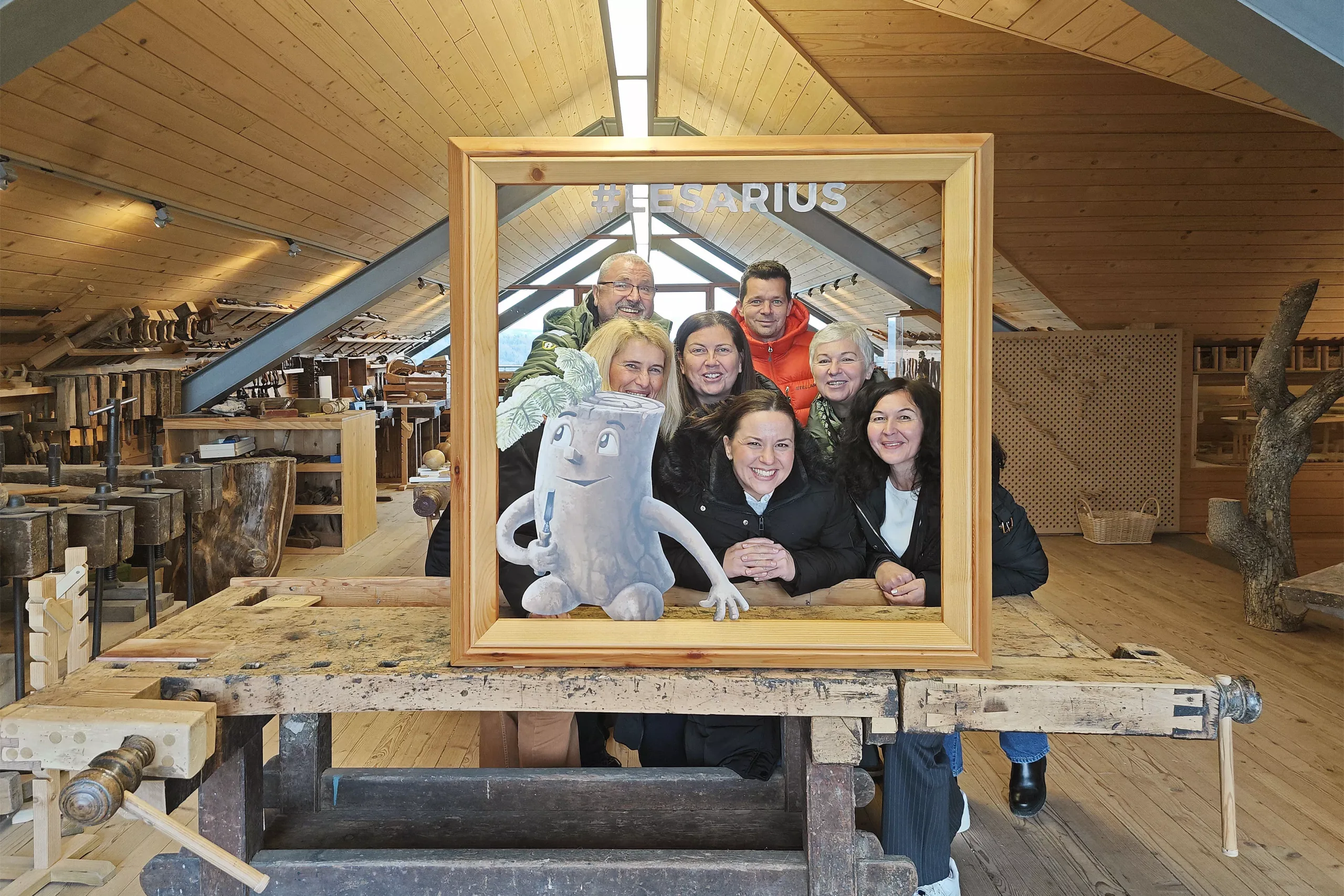 Predstavniki Turistične organizacije Vodnjan iz hrvaške Istre na obisku v muzeju Lesarius, Mizarstvu Kos in Centru za zunanjo ureditev