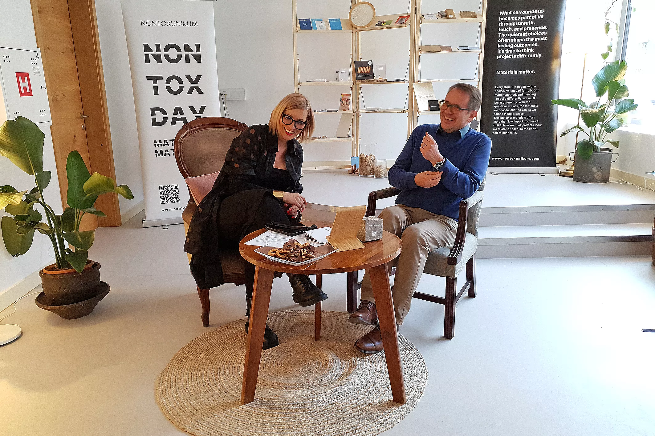 Non Tox Talk_ (2) Non Tox Talk s prof. dr. Damnjanovićem iz Texas University se je udeležila tudi Petra Kos,direktorica Mizarstva Kos in Centra za zunanjo ureditev.