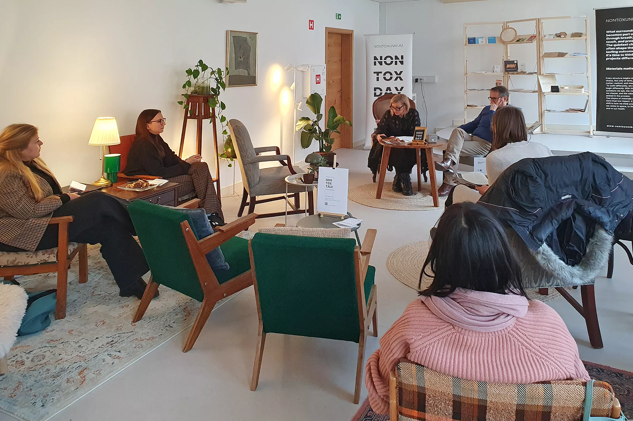 Non Tox Talk_ (3) Non Tox Talk s prof. dr. Damnjanovićem iz Texas University se je udeležila tudi Petra Kos,direktorica Mizarstva Kos in Centra za zunanjo ureditev.