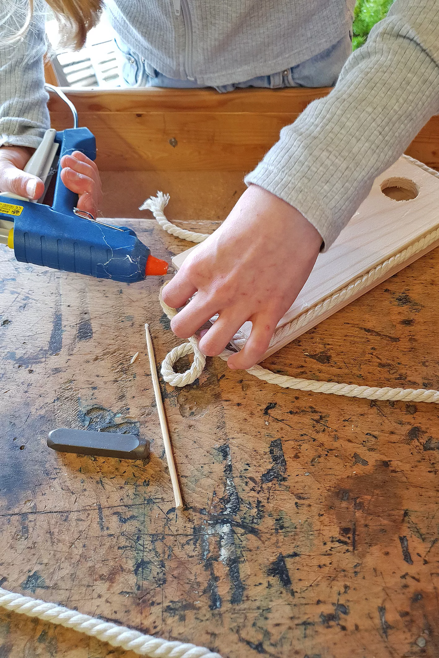 Kreativa in tehnika za mlade_LESARIUS_21.03 (12) Delavnice Kreativa in tehnika za mlade od 12 do 18 let na Veliki Preski v Lesariusu. Izvajalci so bili poleg vodnikov v Lesariusu tudi Zavod 1-2-3 in KIKštarter Kamnik.