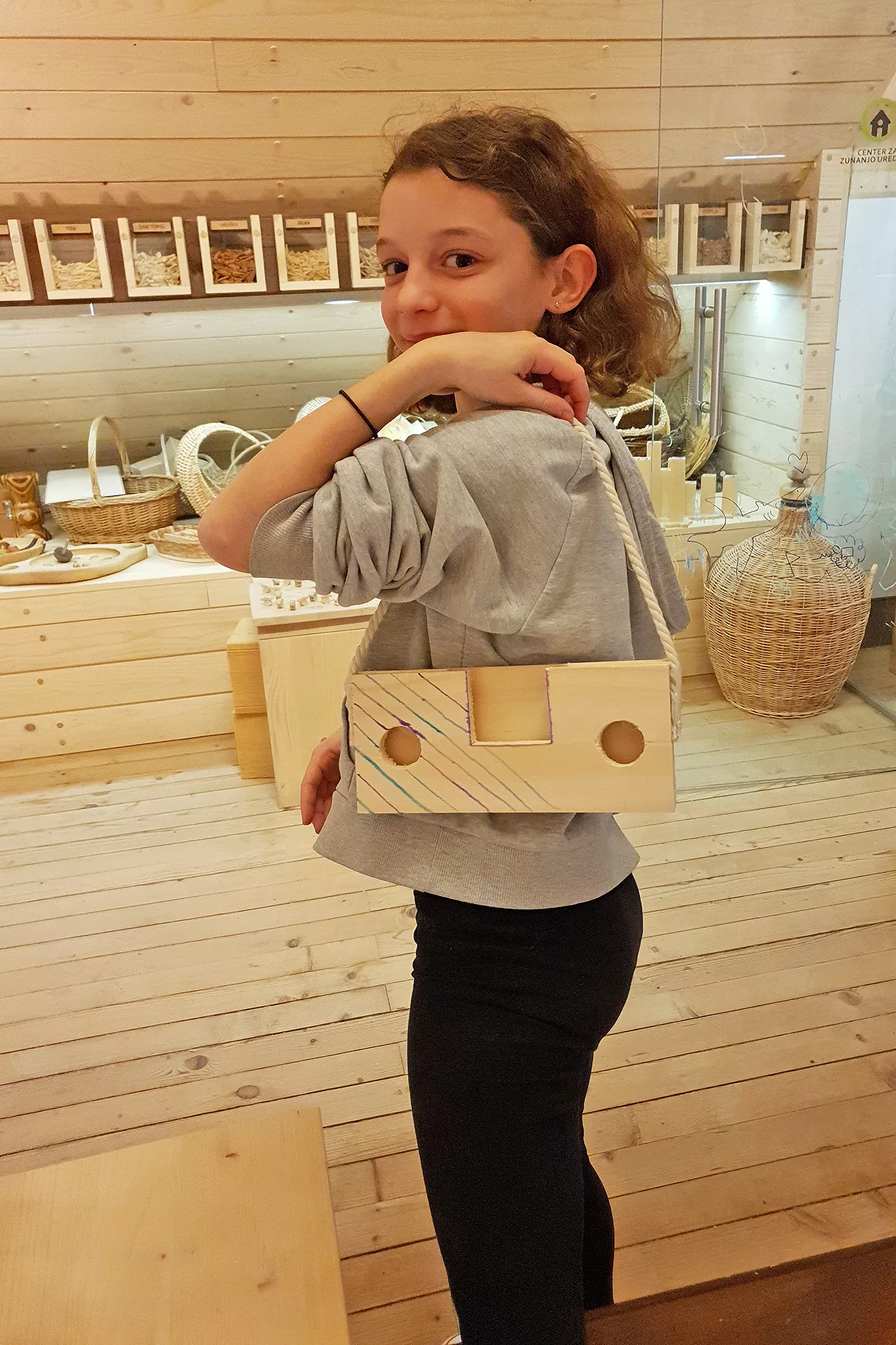 Kreativa in tehnika za mlade_LESARIUS_21.03 (2) Delavnice Kreativa in tehnika za mlade od 12 do 18 let na Veliki Preski v Lesariusu. Izvajalci so bili poleg vodnikov v Lesariusu tudi Zavod 1-2-3 in KIKštarter Kamnik.