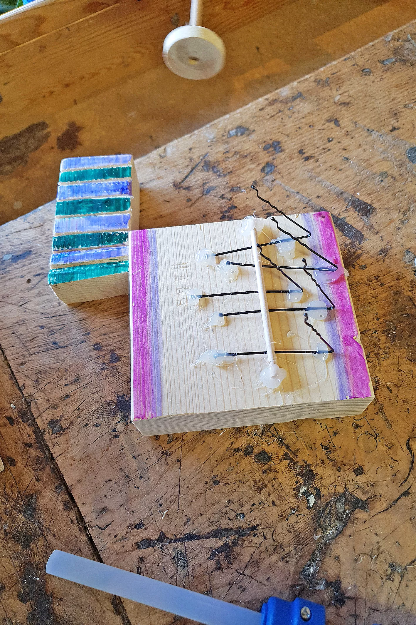 Kreativa in tehnika za mlade_LESARIUS_21.03 (3) Delavnice Kreativa in tehnika za mlade od 12 do 18 let na Veliki Preski v Lesariusu. Izvajalci so bili poleg vodnikov v Lesariusu tudi Zavod 1-2-3 in KIKštarter Kamnik.