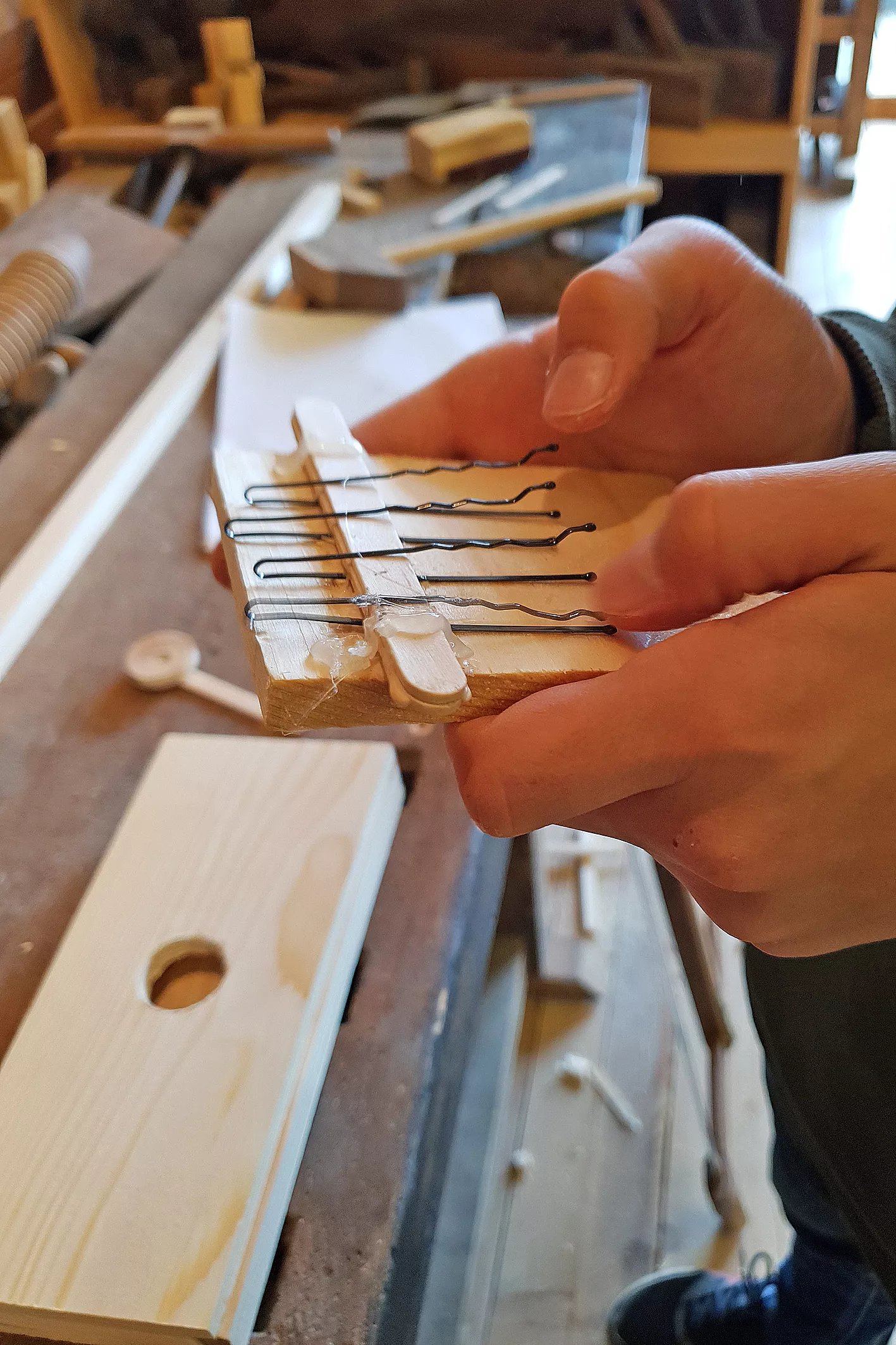 Kreativa in tehnika za mlade_LESARIUS_21.03 (9) Delavnice Kreativa in tehnika za mlade od 12 do 18 let na Veliki Preski v Lesariusu. Izvajalci so bili poleg vodnikov v Lesariusu tudi Zavod 1-2-3 in KIKštarter Kamnik.