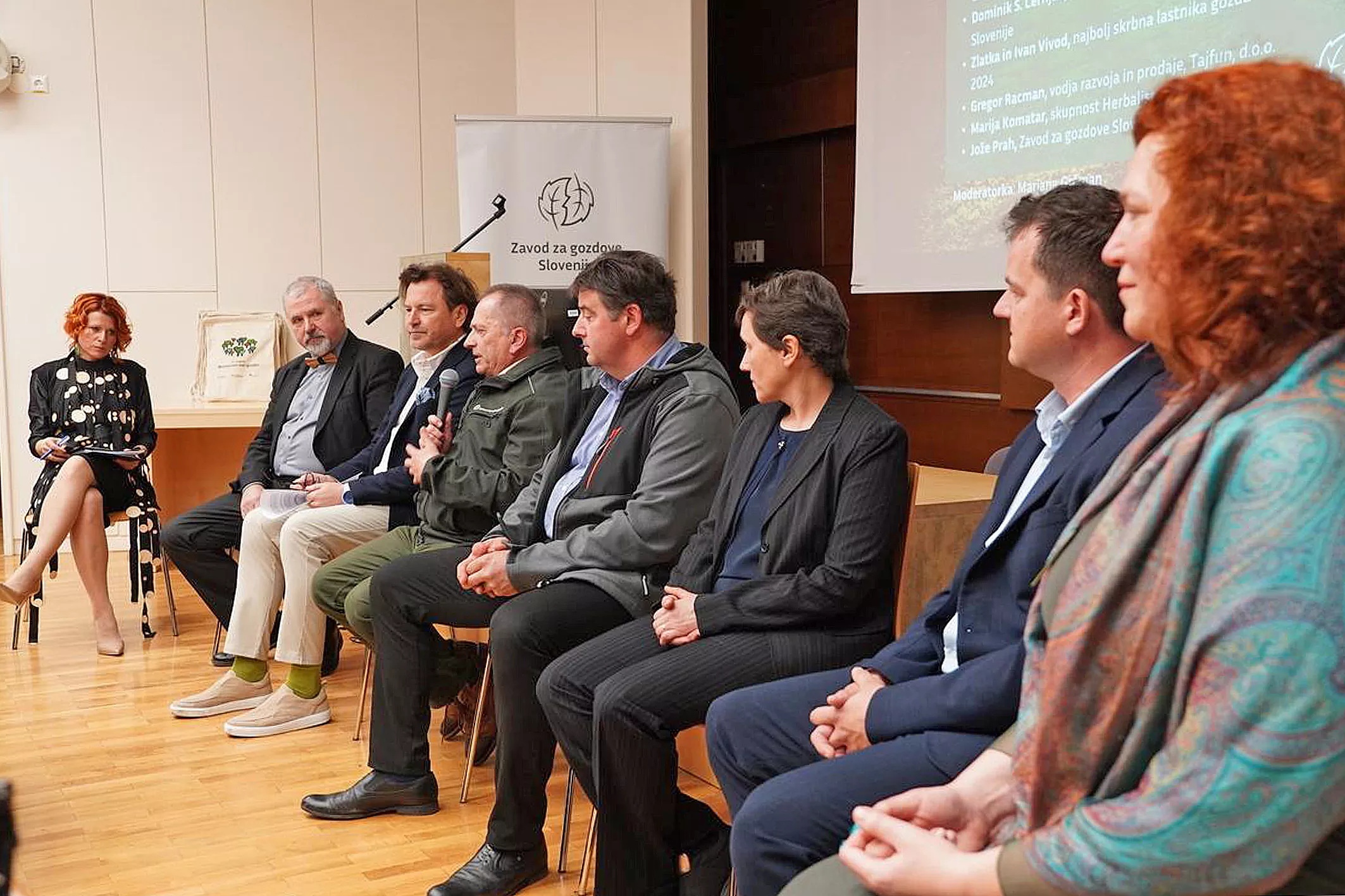 Ob svetovnem dnevu gozdov je Jože Kos izpostavil pomen dodane vrednosti lesa. Preberite povzetek okrogle mize ZGS o novi ekonomiki gozda in turizma.