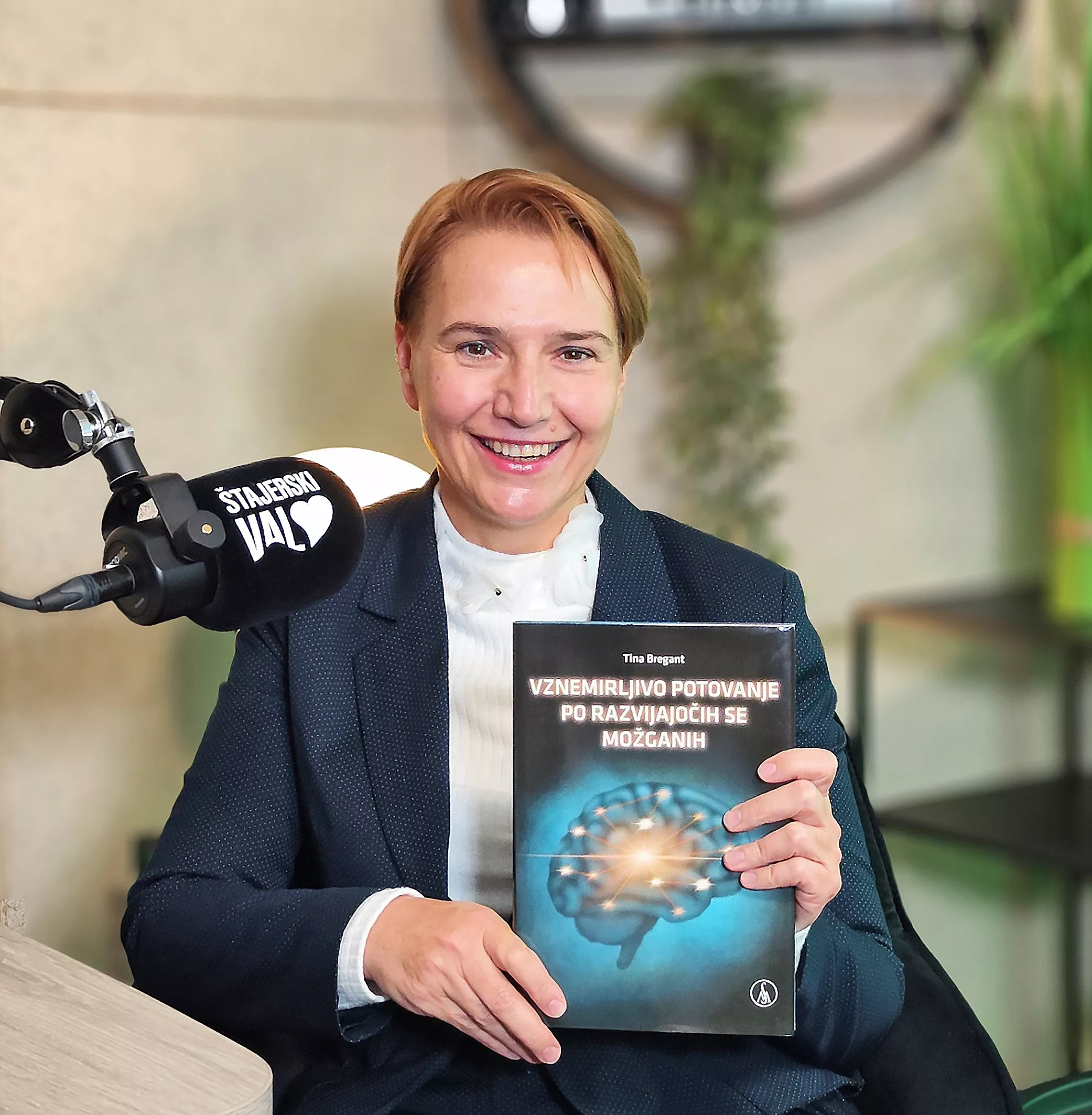 dr.Tina Bregant-knjiga doc. dr. Tina Bregant, zdravnica, nevroznanstvenica, predavateljica in avtorica nove knjige Vznemirljivo potovanje po razvijajočih se možganih