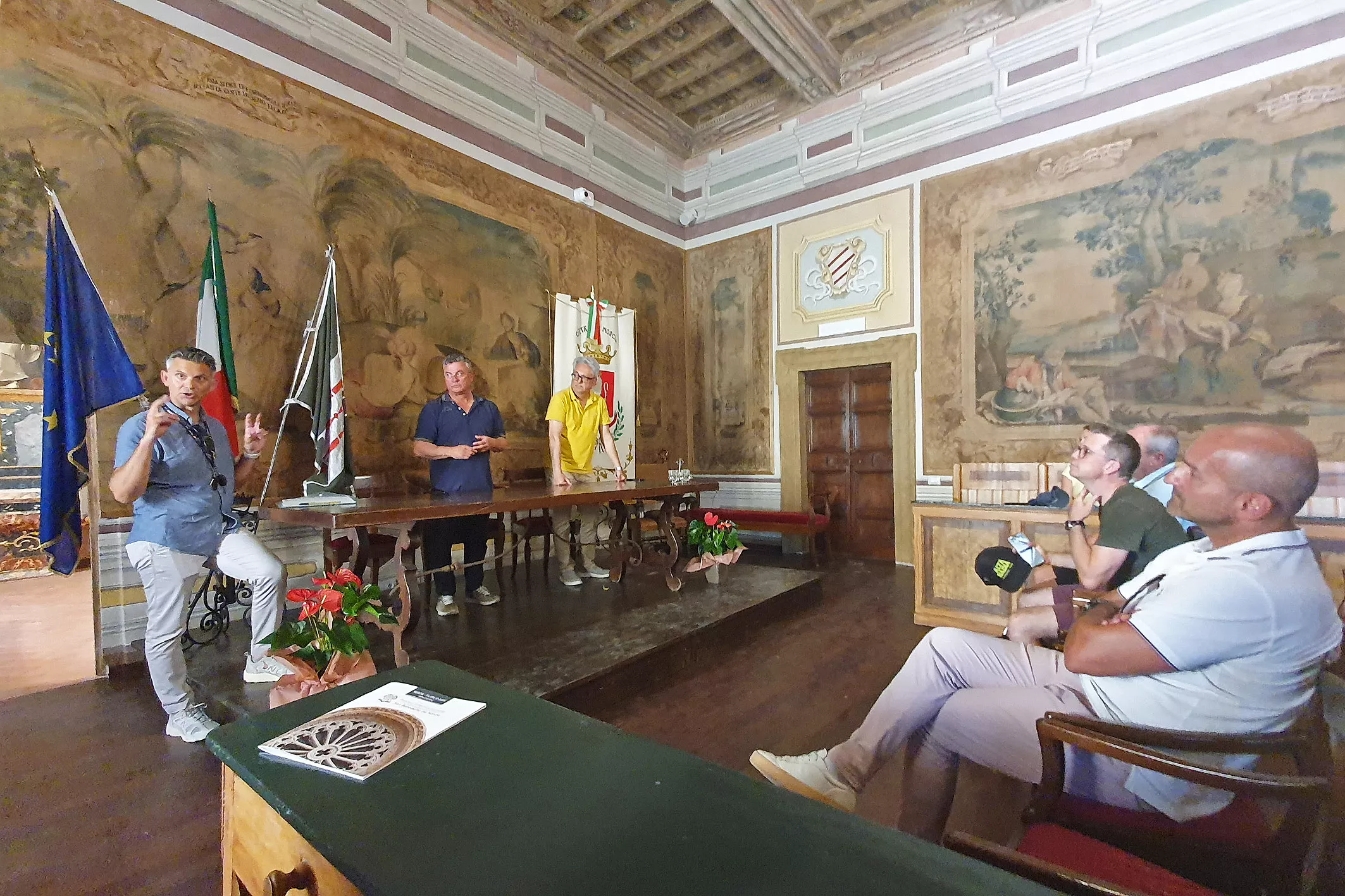 16.7._obisk občine Norcia, kjer je potekalo srečanje z občinskim svetom in ogled mestnega središča. obisk občine Norcia, kjer je potekalo srečanje z občinskim svetom in ogled mestnega središča.