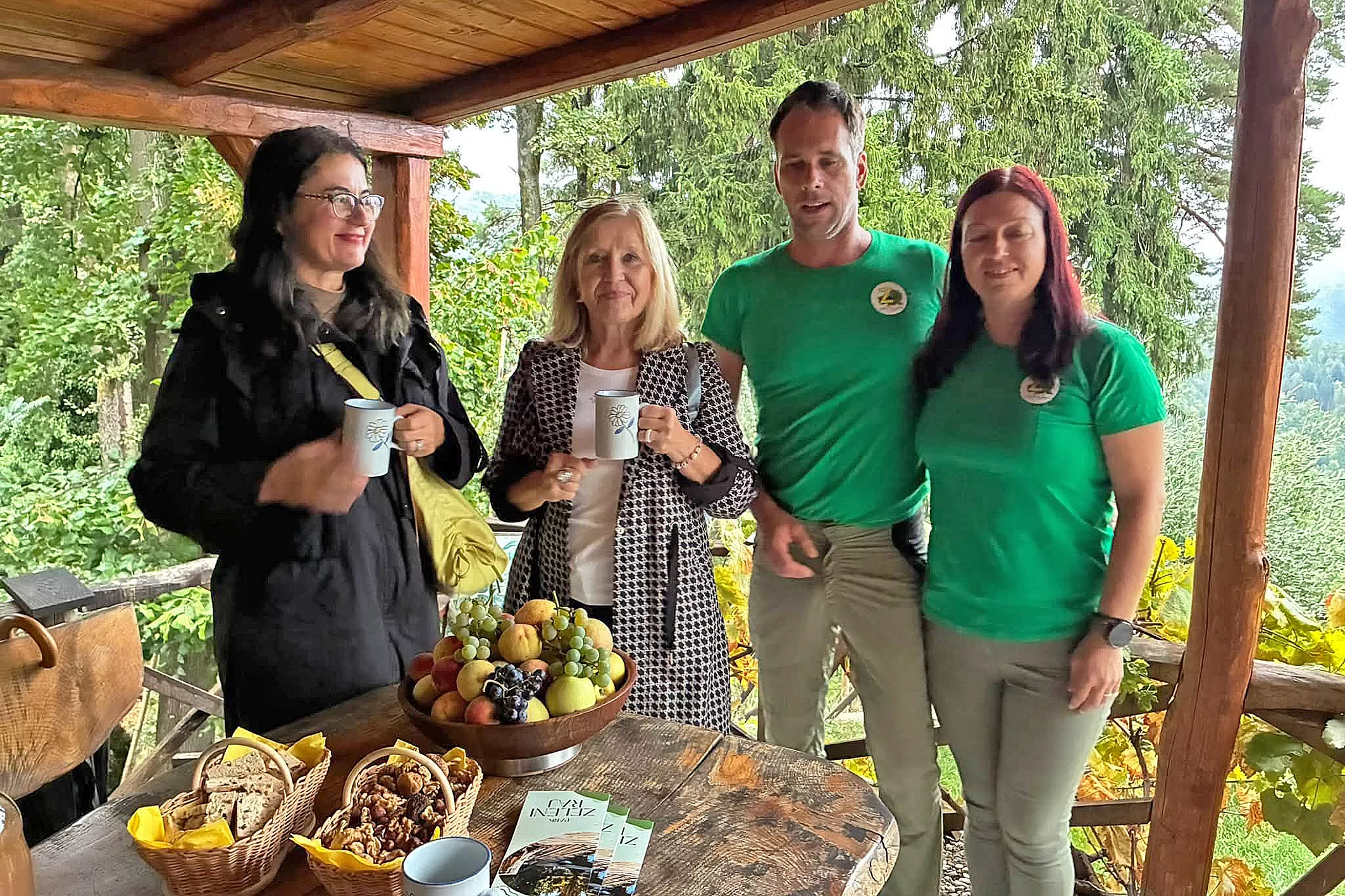 TZS_komisija_PARK ZELENI RAJ (2) Litija se je uvrstila med finaliste izbora Moja dežela – znak gostoljubnosti 2026 v kategoriji Vzhajajoči turistični kraj! Podprite Lesarius, Park Zeleni raj in restavracijo Mona Lisa ter oddajte svoj glas.