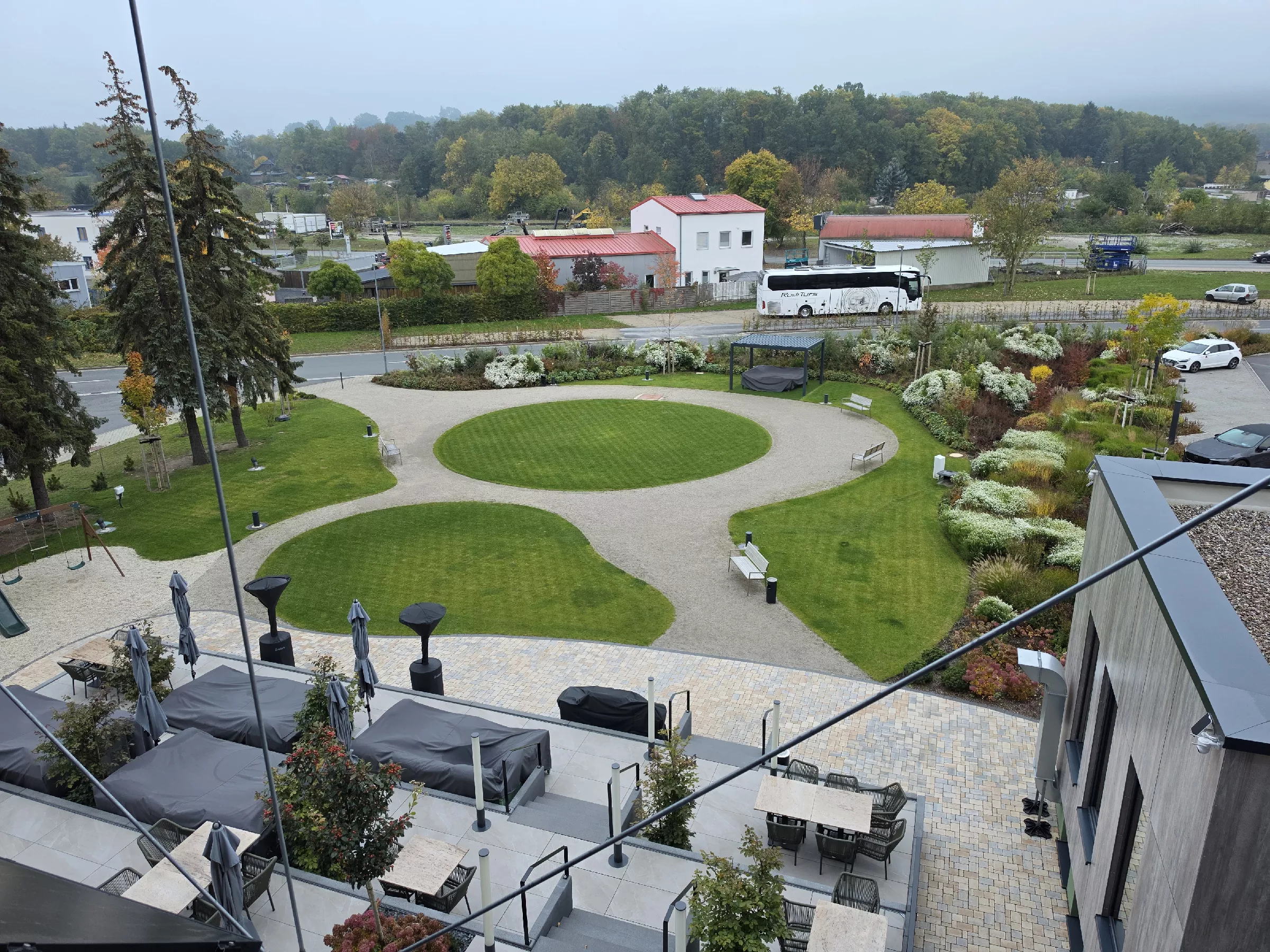 Zunanja ureditev v hotelu v Bad Blankenburgu Strokovna ekskurzija DRSP v Nemčijo in Češko preko LAS Srce Slovenije