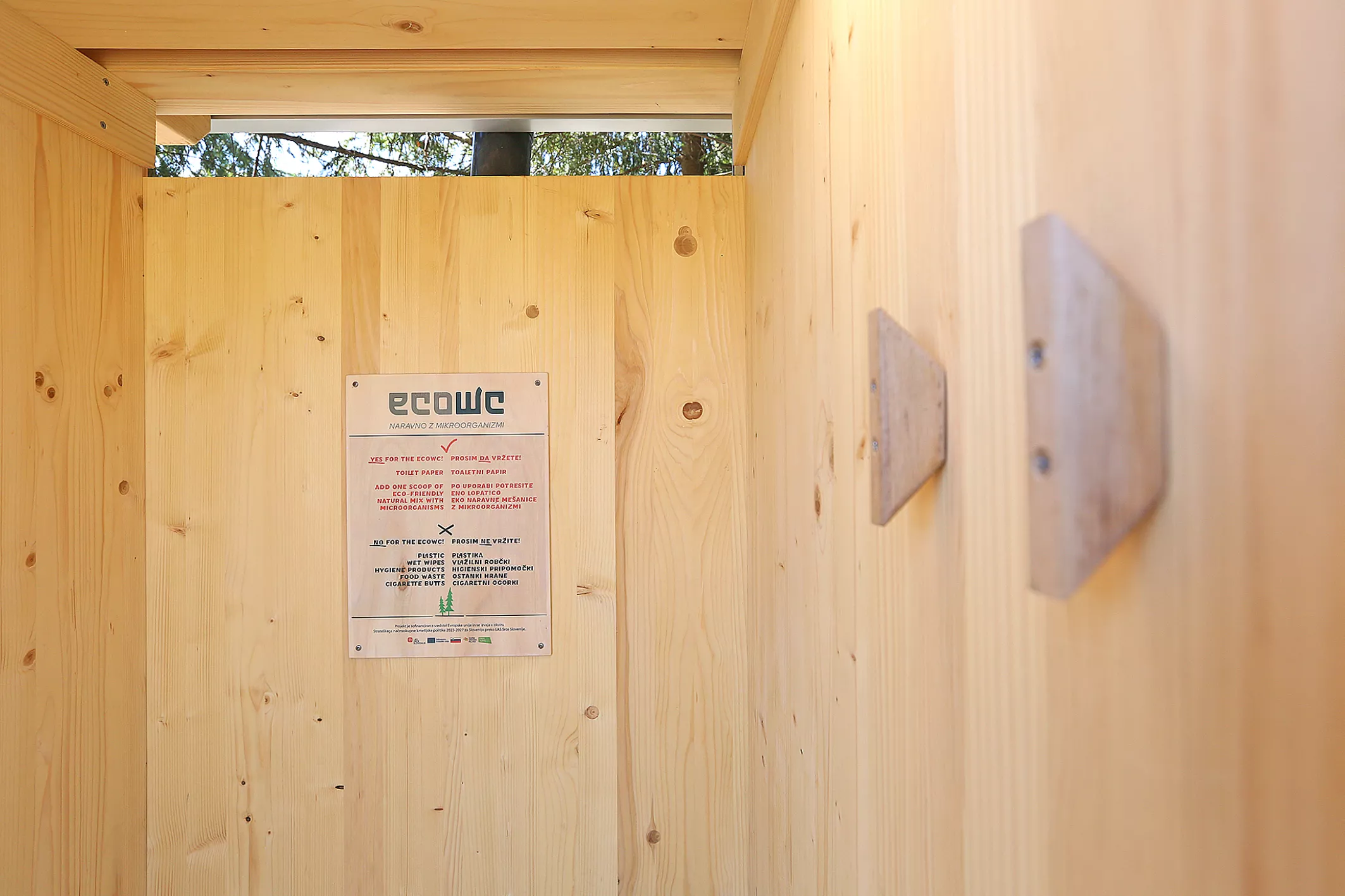 EcoWC_2.prototip_Mažijev Grič (8) Predstavitev EcoWCja v kampu Mažijev Grič ob Gradiškem jezeru, z delavnicami in dobrodelnostjo
