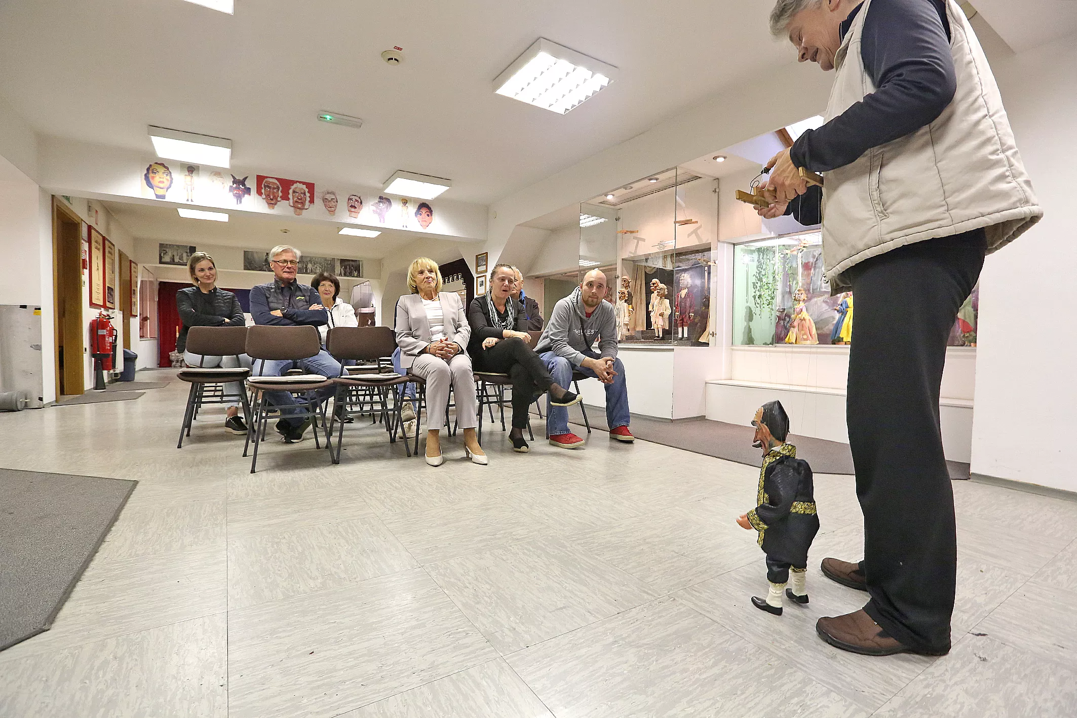 LES IN KULTURNA DEDIŠČINA_LAS Zasavje (11) Delavnica: Les in kulturna dediščina odkrivata svet hrastniških knapovskih marionet, izdelovanja lesenih lutk v Hrastniku pod vodstvo Špele Ulaga. Organizator Partnerstvo LAS Zasavje