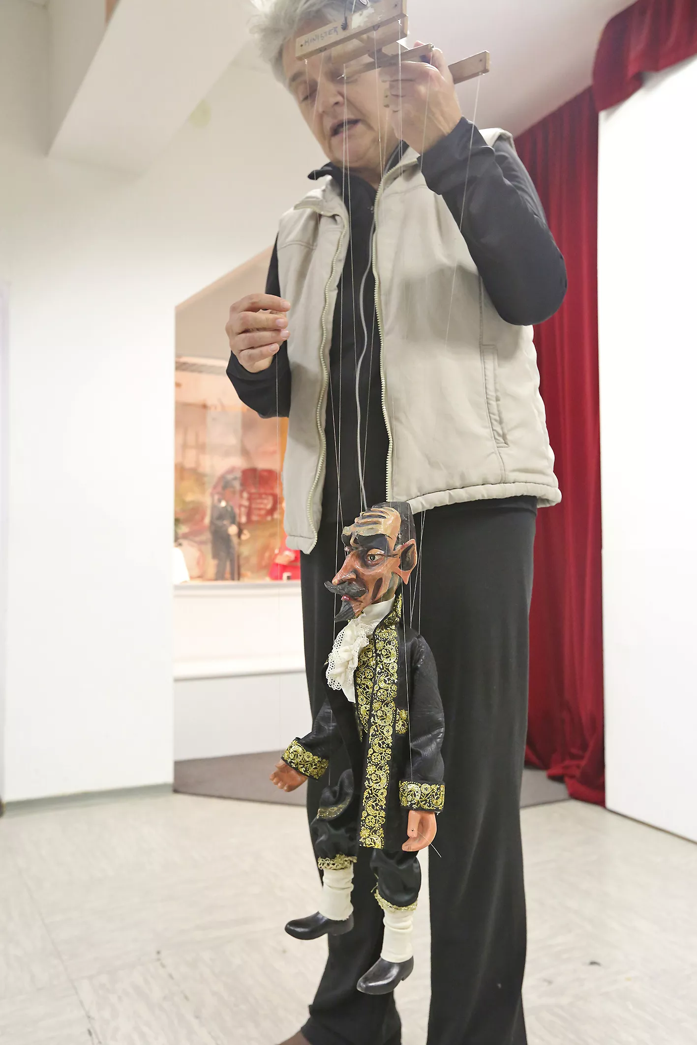 LES IN KULTURNA DEDIŠČINA_LAS Zasavje (12) Delavnica: Les in kulturna dediščina odkrivata svet hrastniških knapovskih marionet, izdelovanja lesenih lutk v Hrastniku pod vodstvo Špele Ulaga. Organizator Partnerstvo LAS Zasavje