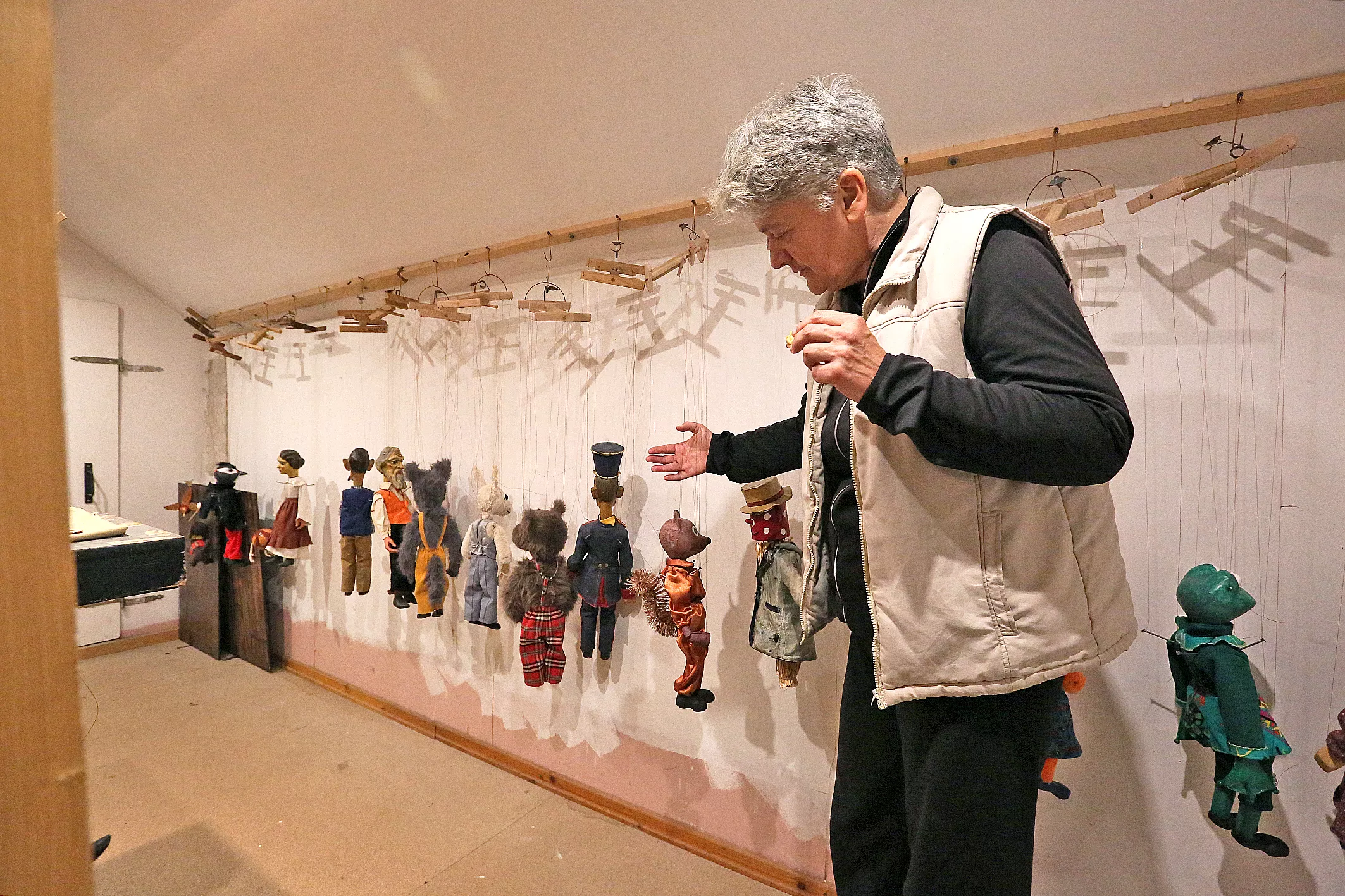 LES IN KULTURNA DEDIŠČINA_LAS Zasavje (7) Delavnica: Les in kulturna dediščina odkrivata svet hrastniških knapovskih marionet, izdelovanja lesenih lutk v Hrastniku pod vodstvo Špele Ulaga. Organizator Partnerstvo LAS Zasavje