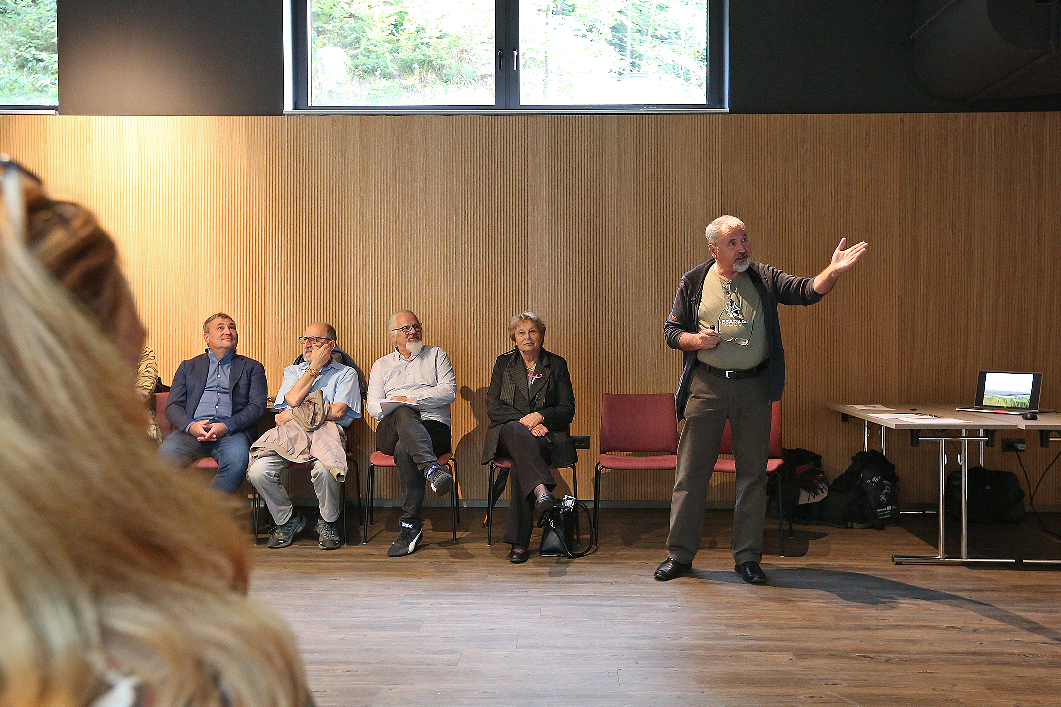 LES IN ZDRAVJE_LAS Srce Slovenije (2) Les in zdravje, posvet in delavnica v organizaciji Mizarstva Kos in LAS Srce Slovenije združila različne poglede in razmišljanja v Kongresnem centru Term Snovik