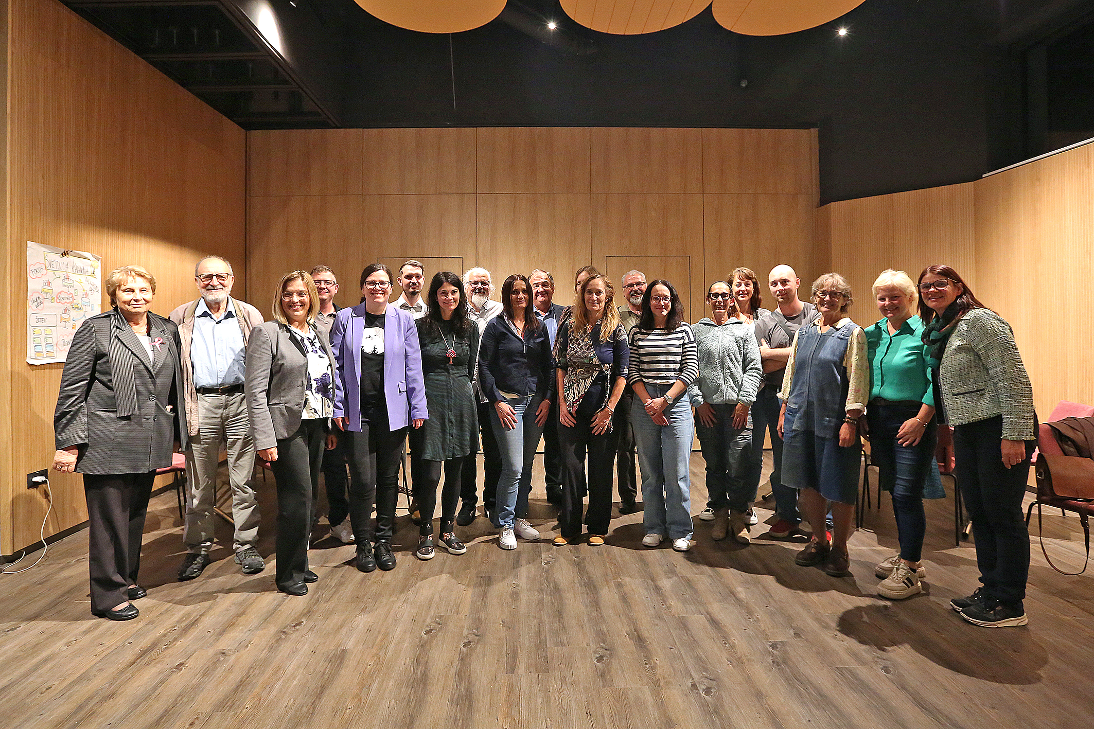 LES IN ZDRAVJE_LAS Srce Slovenije (38) Les in zdravje, posvet in delavnica v organizaciji Mizarstva Kos in LAS Srce Slovenije združila različne poglede in razmišljanja v Kongresnem centru Term Snovik